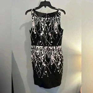 Lori M.  Black and white pencil Dress. Size 6